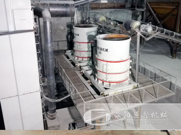 復(fù)合式破碎機(jī)客戶現(xiàn)場(chǎng)