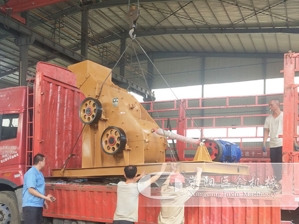 雙轉(zhuǎn)子錘式破碎機(jī)發(fā)貨現(xiàn)場