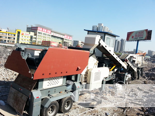 建筑垃圾移動破碎站現場圖