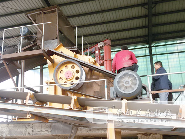 錘式制砂機(jī)