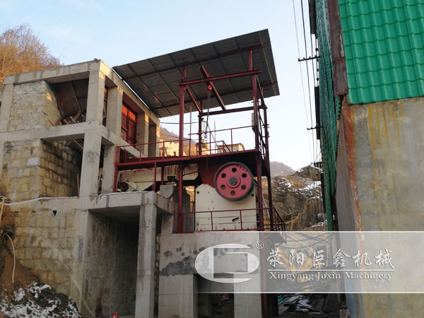 時(shí)產(chǎn)200噸砂石料生產(chǎn)線(xiàn)現(xiàn)場(chǎng)